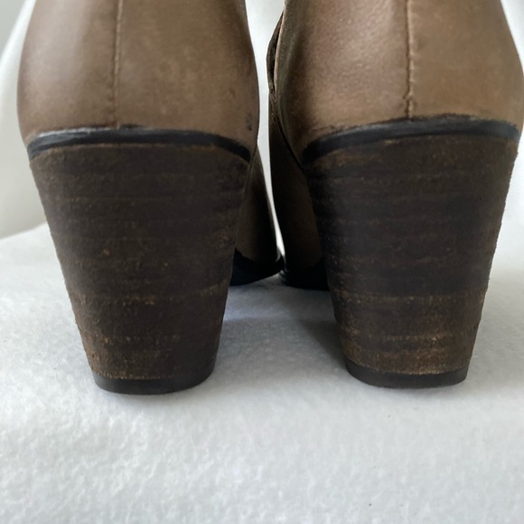 Steve Madden Size 6M Taupe Leather Ankle Boots - Picture 8 of 16
